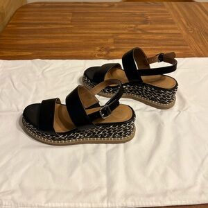Universal Thread Black Platform Sandals